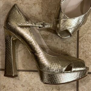 Kors Michael Kors Women's leather metallic gold Peep Toe Heels